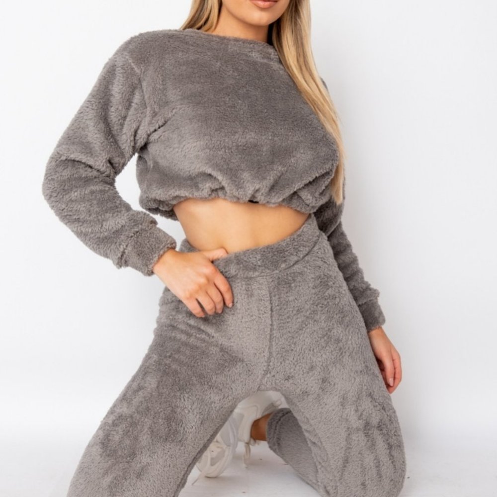 CLEARANCE FINAL PRICE imported Crop Top and Jogger set - Picture 8 of 10